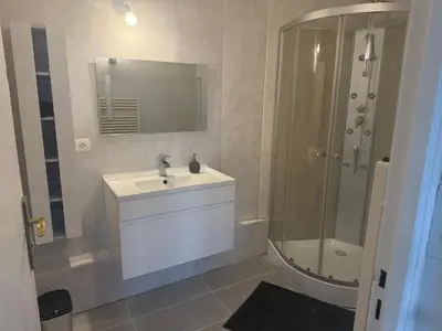 Salle de bains dans l'établissement Appartement avec balcon et parking