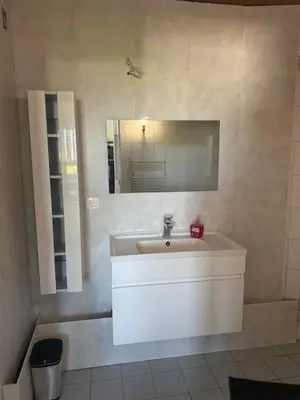 Salle de bains dans l'établissement Appartement avec balcon et parking
