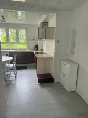 Cuisine ou kitchenette dans l'établissement Appartement avec balcon et parking