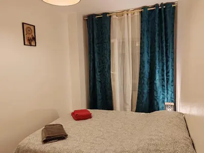 Un ou plusieurs lits dans un hébergement de l'établissement Spacieux et lumineux T5 avec 4 chambres, au centre-ville de Mulhouse, grand balcon, grand écran plat