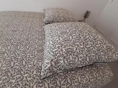 Un ou plusieurs lits dans un hébergement de l'établissement Spacieux et lumineux T5 avec 4 chambres, au centre-ville de Mulhouse, grand balcon, grand écran plat