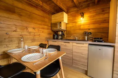 Cuisine ou kitchenette dans l'établissement Chalet chevreuils du beillard