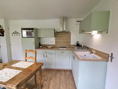 Cuisine ou kitchenette dans l'établissement Gîte montagne La Bresse, balcon, Wi-Fi, parking proche ski - FR-1-589-699