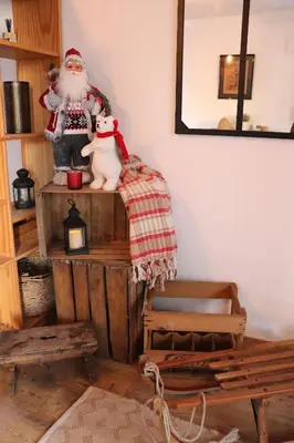 Coin salon dans l'établissement Le Chalet de la Rivière