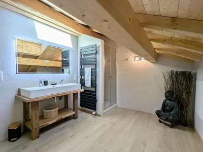 Cuisine ou kitchenette dans l'établissement Chalet grand confort avec sauna et balnéo - Proche stations de ski - FR-1-589-762