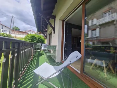Balcon ou terrasse dans l'établissement Gîte spacieux à Gérardmer avec vue sur lac, 3 chambres, Wi-Fi et parking - FR-1-589-761