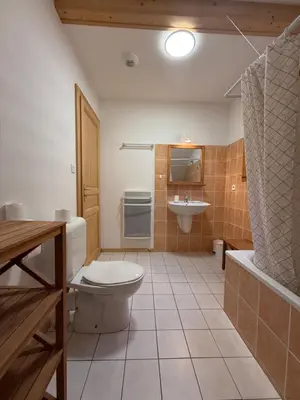 Salle de bains dans l'établissement Le Chalet des Vanneaux