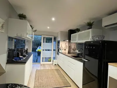 Cuisine ou kitchenette dans l'établissement La Closerie du Château - Vignoble à 10mn de COLMAR