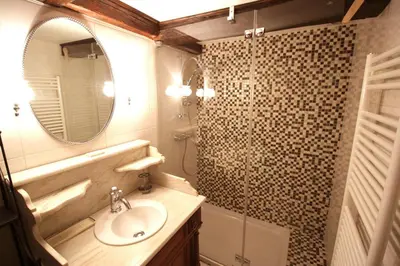 Salle de bains dans l'établissement Gîte le Romantique