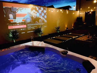 Télévision ou salle de divertissement dans l'établissement Maison et Appartement séparé de 300m