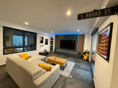 Télévision ou salle de divertissement dans l'établissement Maison et Appartement séparé de 300m