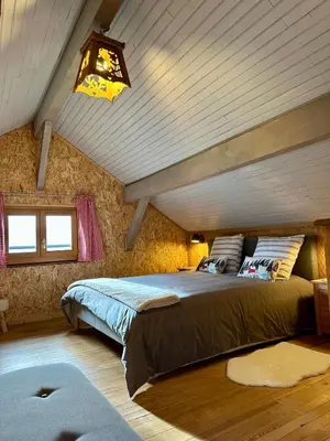 Un ou plusieurs lits dans un hébergement de l'établissement L'Orpin Givré - Chalet Caucalide avec grande terrasse, cheminée et sauna