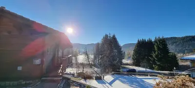 Vue générale sur la montagne ou vue sur la montagne depuis le chalet