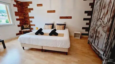 Un ou plusieurs lits dans un hébergement de l'établissement Gitedaval Maison famille et spa