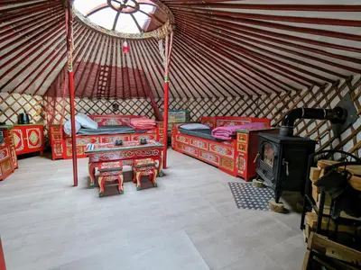 Billard dans l'établissement Yourte atypique avec sauna et terrasse privative - FR-1-589-765
