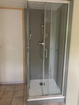 Salle de bains dans l'établissement Espace privé dans un parc arboré