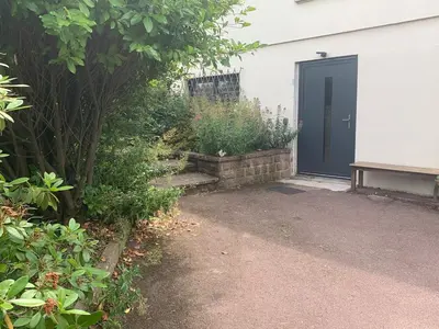 Jardin de l'établissement Espace privé dans un parc arboré