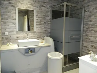 Salle de bains dans l'établissement L'Etablourotte, ancienne étable