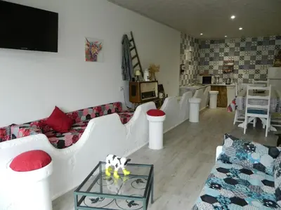 Coin salon dans l'établissement L'Etablourotte, ancienne étable