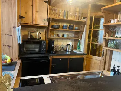 Cuisine ou kitchenette dans l'établissement La Petite Maison