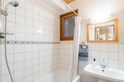 Salle de bains dans l'établissement La Cime des 4 - Vue sur la vallée à La Bresse