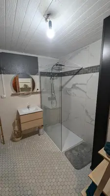 Salle de bains dans l'établissement Au pied du col