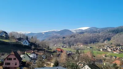Vue générale sur la montagne ou vue sur la montagne depuis la maison de vacances
