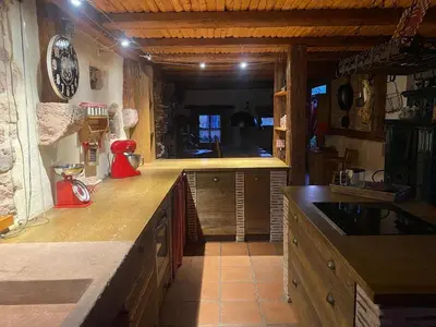 Cuisine ou kitchenette dans l'établissement La maison aux quatres lavandes