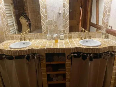Salle de bains dans l'établissement La maison aux quatres lavandes