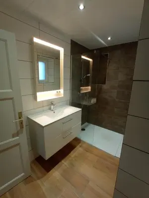Salle de bains dans l'établissement La Cour du Vigneron