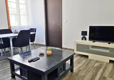 Télévision ou salle de divertissement dans l'établissement La Petit Clé - Centre Ville