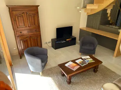 Télévision ou salle de divertissement dans l'établissement Chalet luxueux avec piscine intérieure