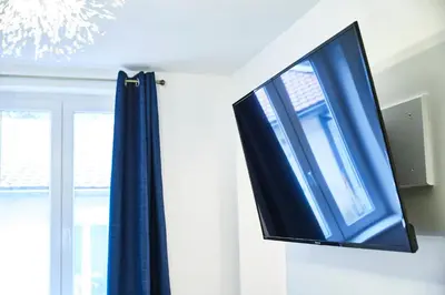 Télévision ou salle de divertissement dans l'établissement RBB 1D-Studio 1 à 2 personnes tout équipé-1er étage