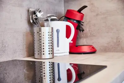 Cuisine ou kitchenette dans l'établissement RBB 1D-Studio 1 à 2 personnes tout équipé-1er étage