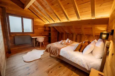 Un ou plusieurs lits dans un hébergement de l'établissement Chalet Les Cimes - Sauna - Jacuzzi