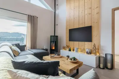 Télévision ou salle de divertissement dans l'établissement L’Alma - Magnifique maison avec jacuzzi