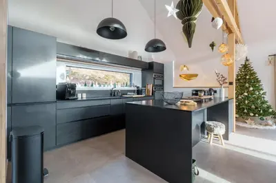 Cuisine ou kitchenette dans l'établissement L’Alma - Magnifique maison avec jacuzzi