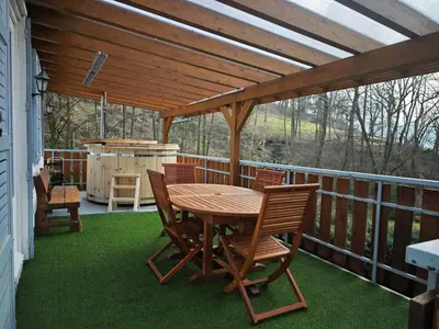 Balcon ou terrasse dans l'établissement Chalet insolite en Forêt