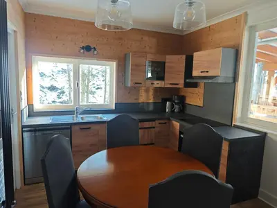 Cuisine ou kitchenette dans l'établissement Chalet insolite en Forêt