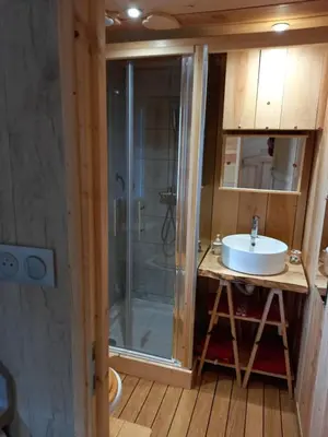 Salle de bains dans l'établissement CHALET DU PERE NOEL 10 minutes from Gérardmer