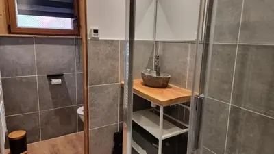 Salle de bains dans l'établissement Chalet le Dahu-Calm-Jacuzzi-Free parking lot