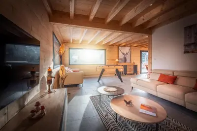 Coin salon dans l'établissement Chalet L'Echappée Belle, luxury with spa and sauna