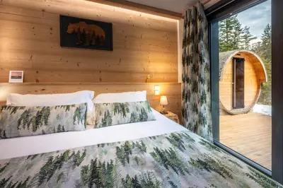 Un ou plusieurs lits dans un hébergement de l'établissement Chalet L'Echappée Belle, luxury with spa and sauna