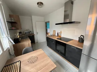 Cuisine ou kitchenette dans l'établissement T3 au centre-ville à Belfort