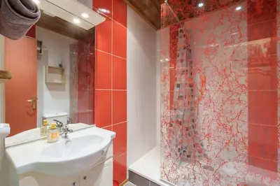 Salle de bains dans l'établissement Belle Hutte - La Bresse montagne et parking privé