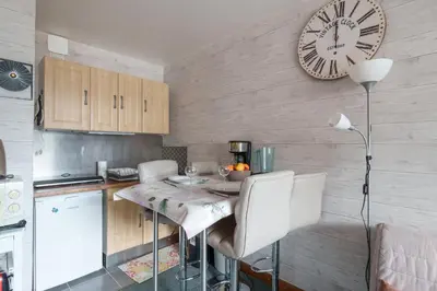 Cuisine ou kitchenette dans l'établissement Belle Hutte - La Bresse montagne et parking privé