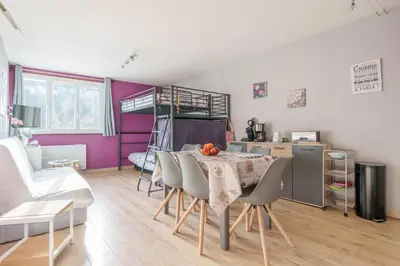 Cuisine ou kitchenette dans l'établissement Studio Résidence les Oursons - parking privé