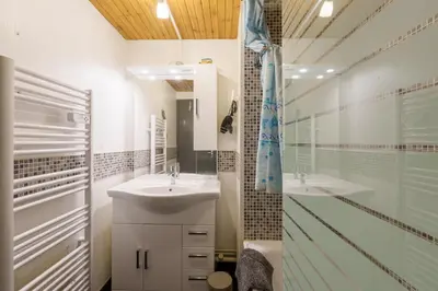 Salle de bains dans l'établissement Studio Résidence les Oursons - parking privé