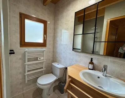Salle de bains dans l'établissement Chalet de Fréland