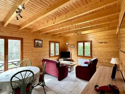 Télévision ou salle de divertissement dans l'établissement Chalet de Fréland